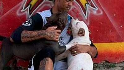 Sevgilisini öldürtüp köpeklere yediren eski futbolcu köpek bakım evinin reklam yüzü oldu