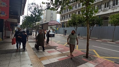 Manisa'daki depremin ardından vatandaşlar sokağa döküldü