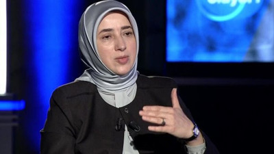 Okuduğu tweeti anlamayan AKP'li Özlem Zengin'den emekli generale ağır hakaretler