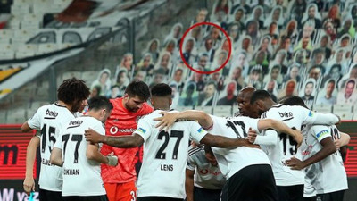 Kartondan da olsa Fikret Orman Beşiktaş Vodafone Park tribününde