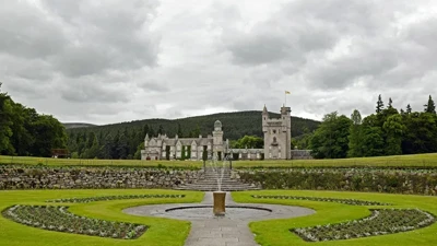 Kraliçenin şatosunda bir garip ilan