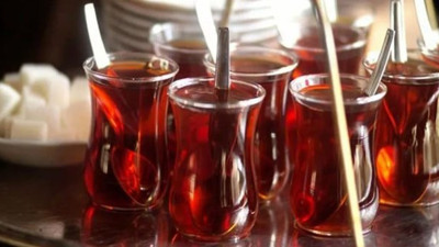 Çay bayat' dedi, servis yapan öğretmeni vurdu