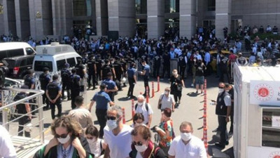 Avukatlar çoklu baro düzenlemesine karşı toplandı: Çağlayan Adliyesi’nde toplandılar