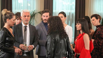 Reyting rekortmeni Yasak Elma dizisinde flaş ayrılık