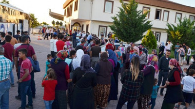 Asker uğurlamada sosyal mesafe unutuldu