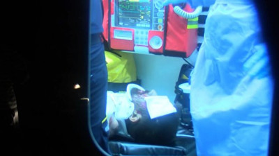 Tren rayına indi, vince tırmandı, elektrik çarptı