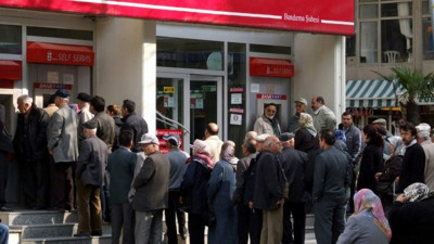 Dolar, euro ve altın yükseliyor, emekli maaşları eriyor!