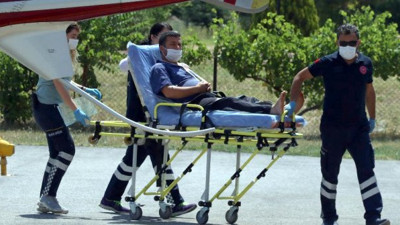 Motorlu testereyle odun yerine omzunu kesti