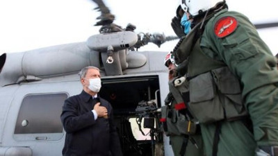 Bakan Akar, Libya’da Mehmetçik ile görüştü