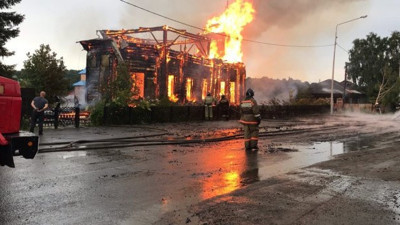 Rusya’da 19’uncu yüzyıldan kalma ahşap kilisede yangın