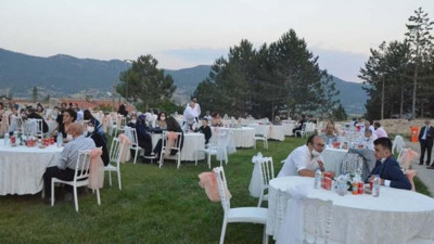 Denizli'de sosyal mesafeli düğün