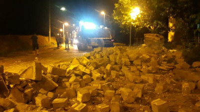 Çatılar uçtu, ağaçlar araçların üstüne devrildi, minare yıkıldı! Fırtına Manisa'nın altını üstüne getirdi