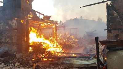 Karabük'te evler cayır cayır yandı