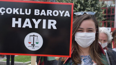 Avukatlardan "Çoklu baroya hayır" yürüyüşü