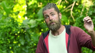 Elenen yarışmacıların fan kulüplerine tek bir çatı altında toplamaya çabalıyor! Survivor Mert'ten o isim için SMS atağı