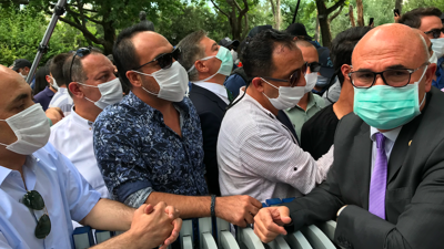 CHP'li vekil bariyerini böyle yıktı