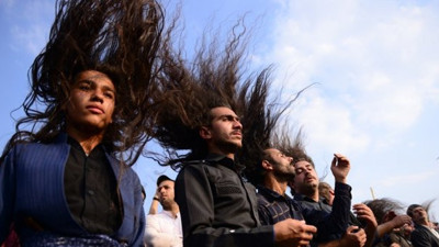 Zikir çeke çeke pasaportsuz İran'a geçtiler