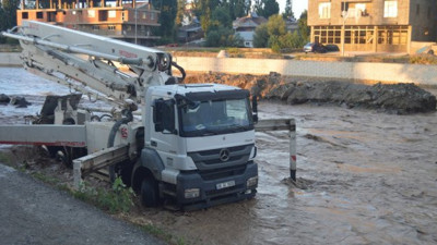 Taşan derede can pazarı