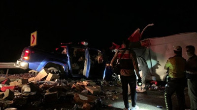 Kafa kafaya çarpıştılar! Aşırı sürat faciası: 2 ölü