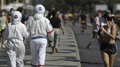 Uzaya değil plaja gidiyorlar