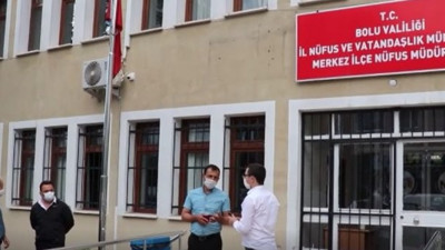 Çalışanlar ve vatandaş büyük panik yaşadı! Bir bağrışıyla nüfus müdürlüğünü kapattırdı