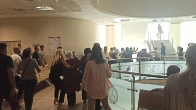 Adliyede tekme ve yumruklar havada uçuştu