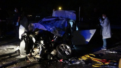 Kocaeli'nde korkunç kaza: 2 ölü 1 yaralı