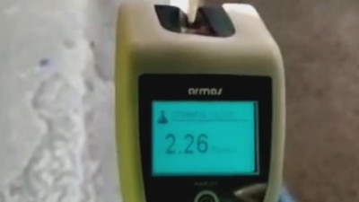 Ehliyetsiz ve sarhoş sürücünün pişkinliği! Alkolmetreyi üfledi polisleri güldürdü