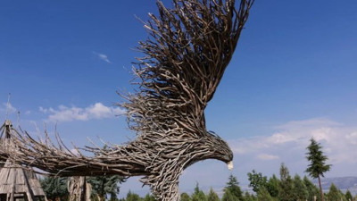 Beşiktaşlılar akın akın oraya gidiyor! Dünyanın en ilginç kartal heykeli