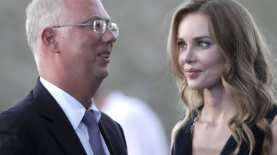 Rus milyarderin yaptığına bak: Parayı bastırdı aşıyı buldurdu ailesine yaptırdı