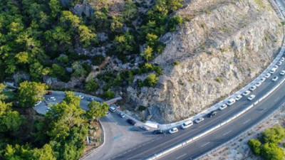 Vatandaş ne yapacağını şaşırdı: Tam 2 kilometre uzadı