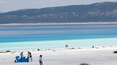 Vali Arslantaş açıkladı: "Salda Gölü'müzün suyu içilebilir"