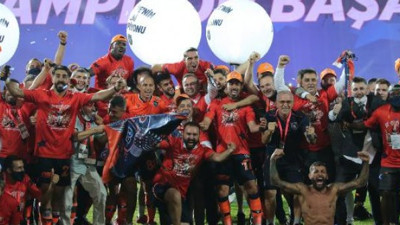 İYİ Partili İbrahim Özkan: "Başakşehir'in şampiyonluğuna en çok o bakan sevinmiştir"