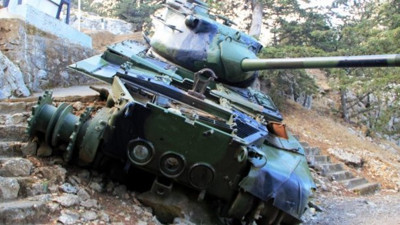 Savaş efsanesi değil, gerçek: Beşparmak Dağı’nın tepesinde kalan o tankın hikayesi!