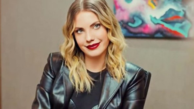 Eda Ece 'Yasak Elma' hayranlarına duyurdu: Yıldız yükleniyor...