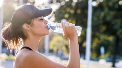 Pet şişede su içenler dikkat, bu hastalıklara zemin hazırlıyor