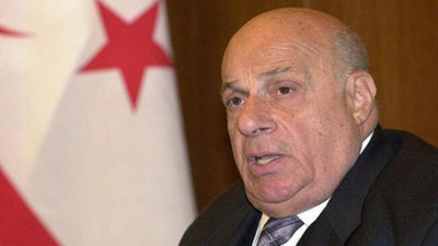 Yazıklar olsun! Milli kahraman Rauf Denktaş'ın mezarını 8 yıldır bitirmediler