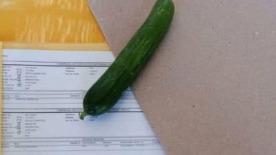 Türkiye'de siyasetin geldiği son nokta: MHP'li başkan İYİ Partili başkana zarf içinde salatalık gönderdi