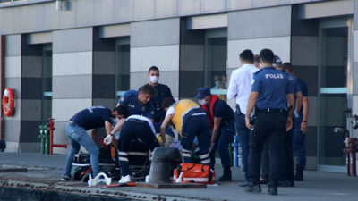 Vapurdan düşen genç kalp masajıyla yaşama tutundu