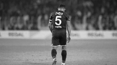 Emre Belözoğlu futbola veda etti! Galip gelmelerine rağmen saha içinde hüngür hüngür ağladı