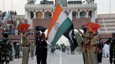 Pakistan Keşmir'de Hindistan'a ait İHA'yı düşürdü