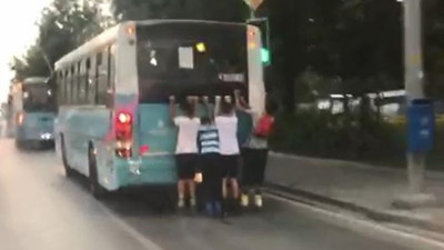 Yürekler ağza geldi! Gençlerin ölümle dansı