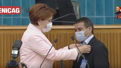 İYİ Parti Grup Toplantısı'nın ardından... Âşık Mahsuni'nin oğlu rozet taktı, Twitter "Atatürk" mesajlarıyla yıkıldı