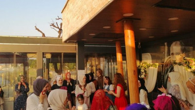 Atatürk’ün emaneti Yürüyen Köşk’te kına gecesi: Eski başkan isyan etti “Başka yer mi kalmadı”