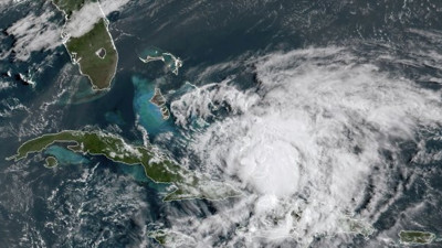 Saatte 130 km hızla kıyıya ilerliyor: Plajlar ve parklar boşaltıldı