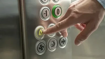 Korona gerçeğini hafife alanlar bu görüntüleri mutlaka izlemeli! Hiç temas etmeden 71 kişiye bulaştırdı