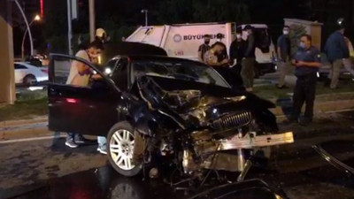 Büyükelçiliğin aracı hurdaya döndü