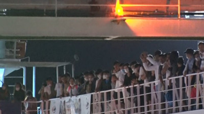 Bayram tatili burunlarından geldi! Denizin ortasında kurtarılmayı beklediler