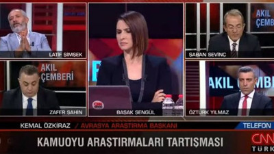 Önce kapıştılar sonra "Öpüşüp koklaştılar": CNN Türk sunucusu “Siz cevap vermeyin” diye yalvardı