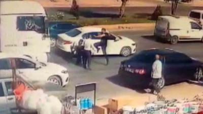 Kaza sonrası ortalık savaş alanına döndü! Tanker şoförünü Allah yarattı demeden dövdüler